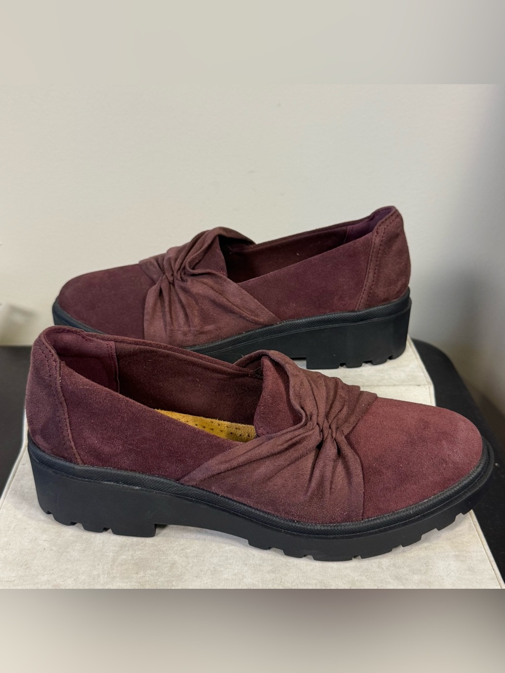 Clarks Women's Knot-Detail Suede Loafers in Burgundy , size 8.5, NWOT